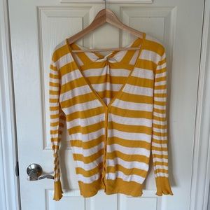 Light long sleeve with twist back detail